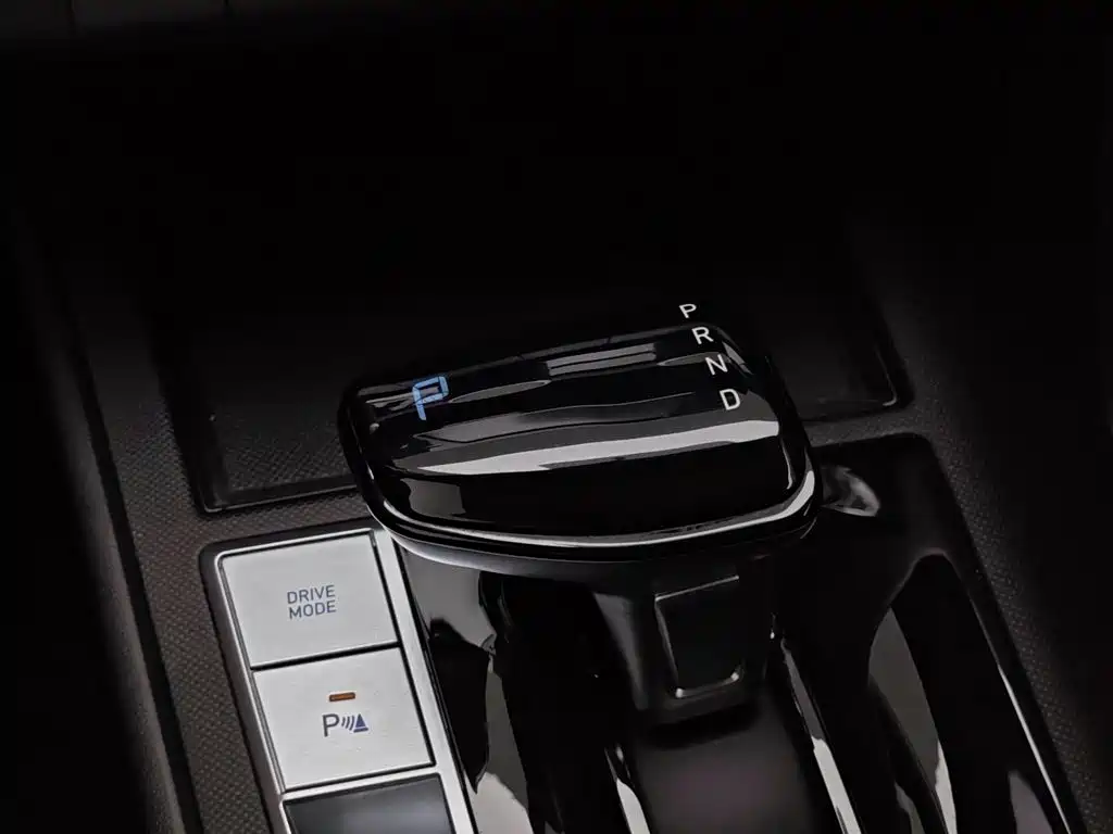Hyundai Elantra 2023 — фото 13