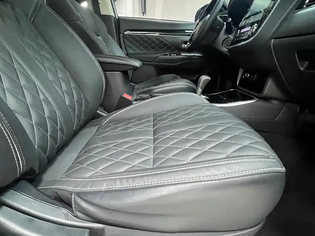 Mitsubishi Outlander 2022 — фото 15