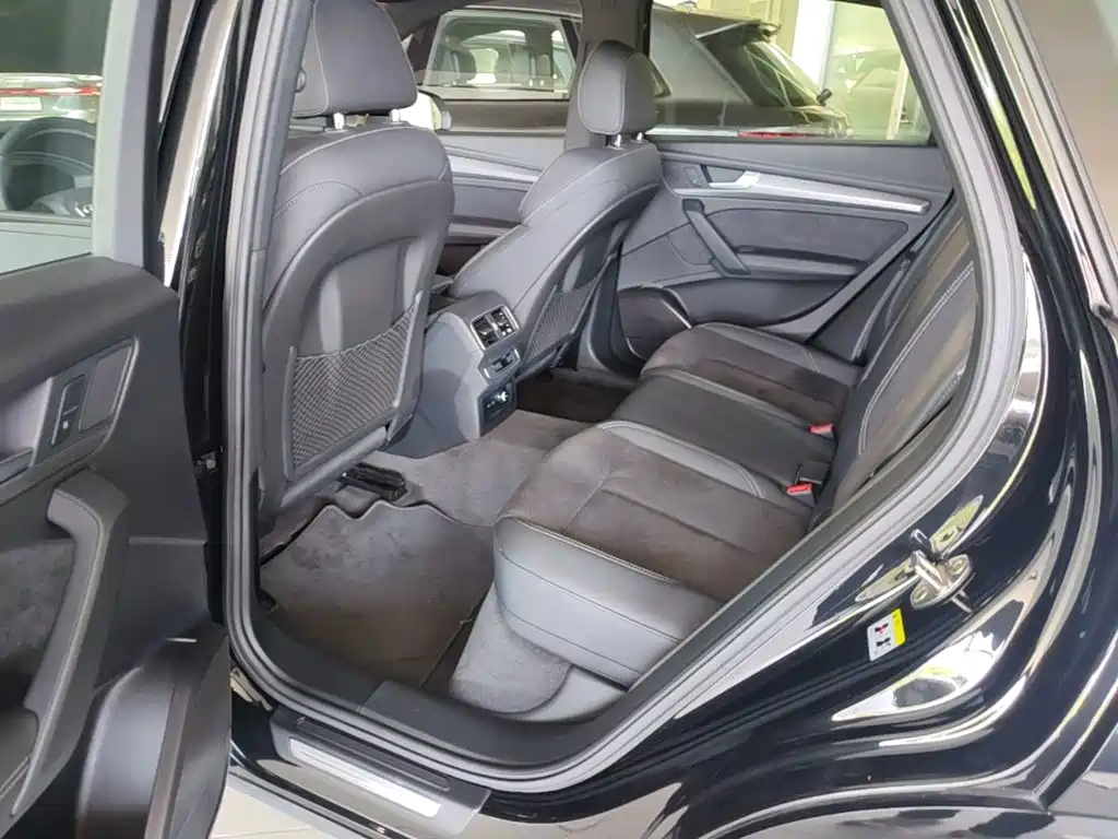 Audi Q5L Sportback 2023 — фото 24