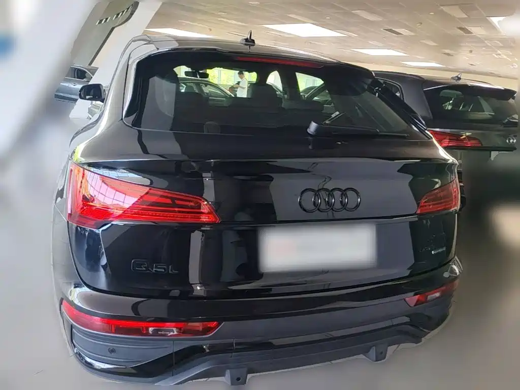 Audi Q5L Sportback 2023 — фото 10