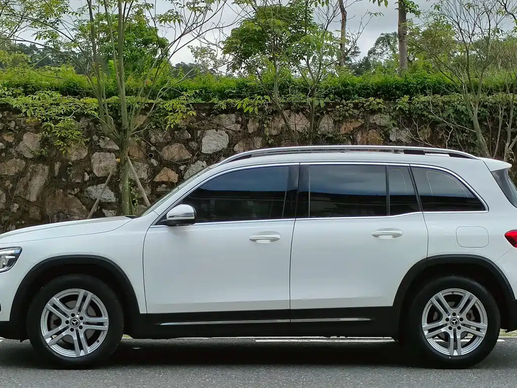 Mercedes-Benz GLB 2023
