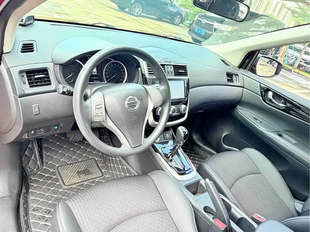 Nissan Tiida 2017 — фото 11