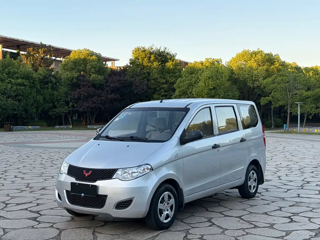 Wuling Hongguang 2015 — фото 1