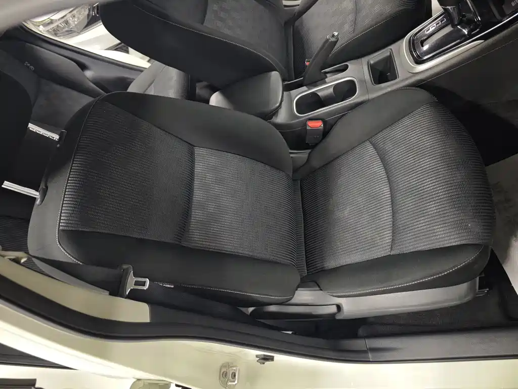 Nissan Tiida 2017 — фото 10