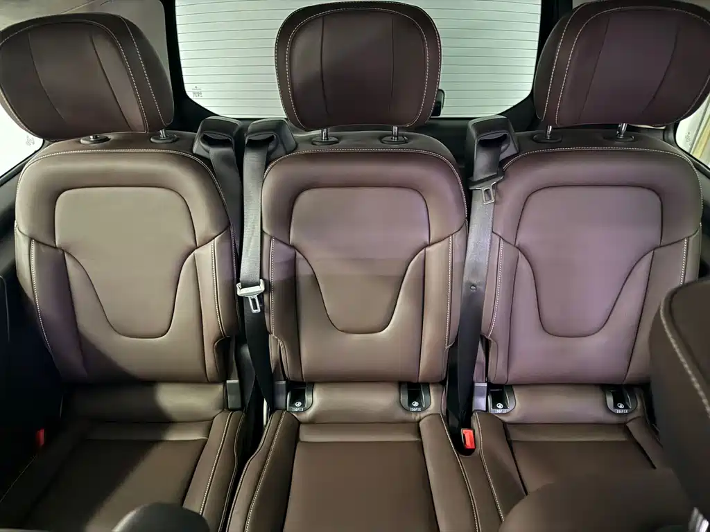 Mercedes-Benz V-Class 2025 — фото 11