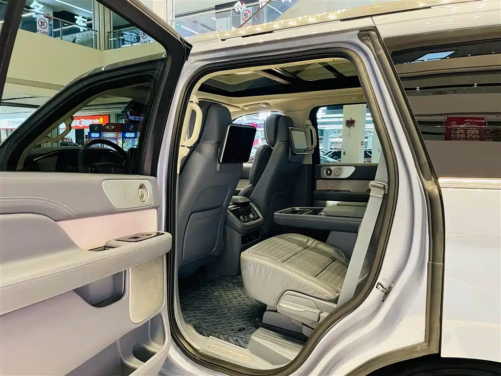 Lincoln Navigator 2019 — фото 11