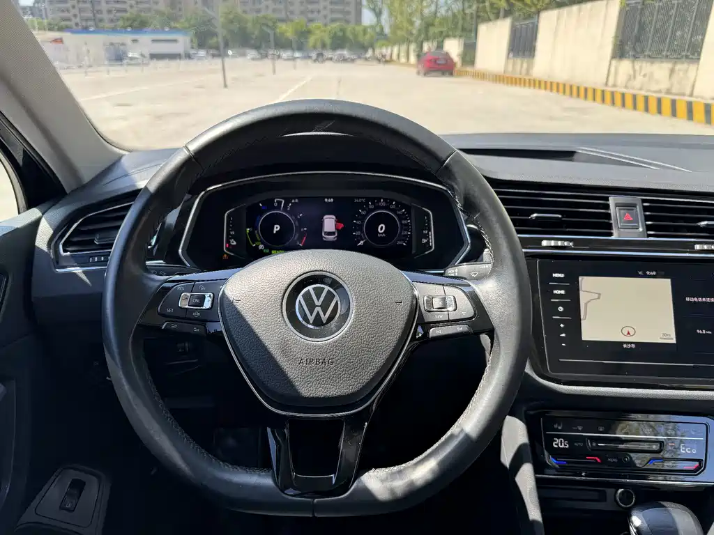 Volkswagen Tiguan L Plug-In Hybrid 2021 — фото 14
