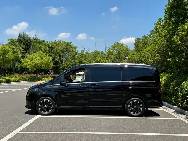 Mercedes-Benz V-Class 2025