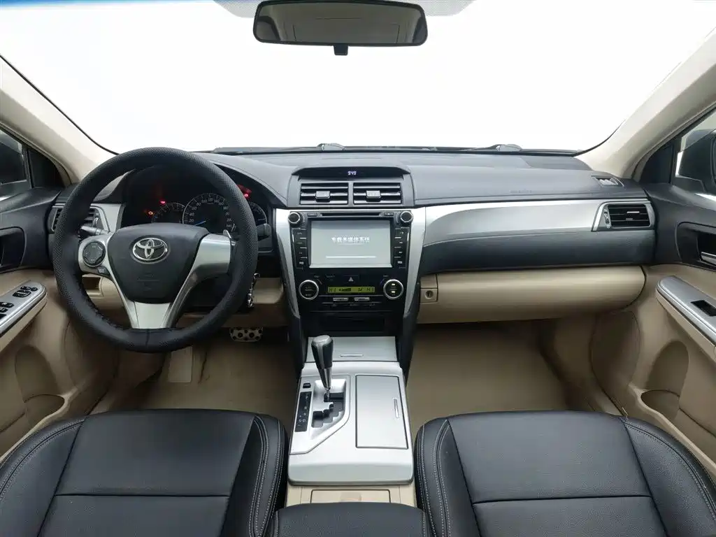 Toyota Camry 2012 — фото 5