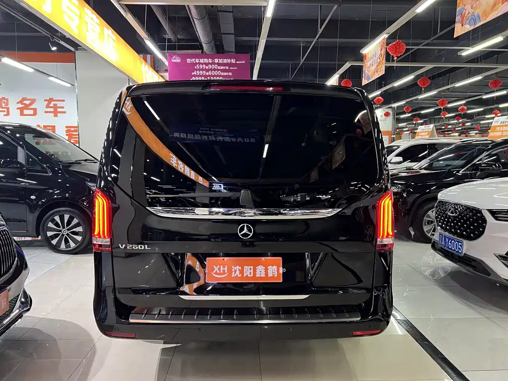 Mercedes-Benz V-Class 2019 — фото 24