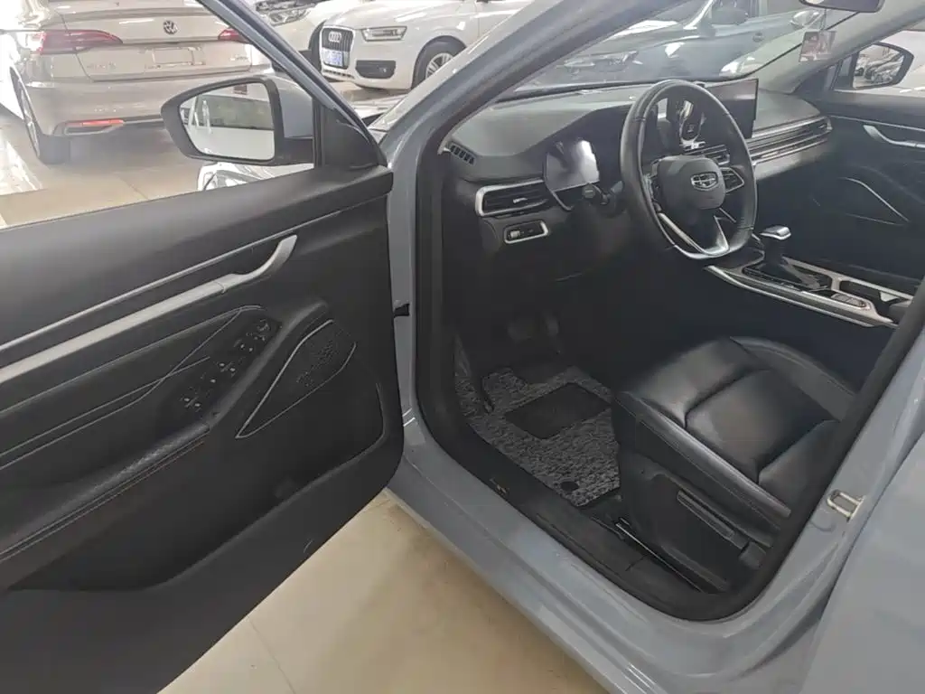 Geely Emgrand 2023 — фото 16