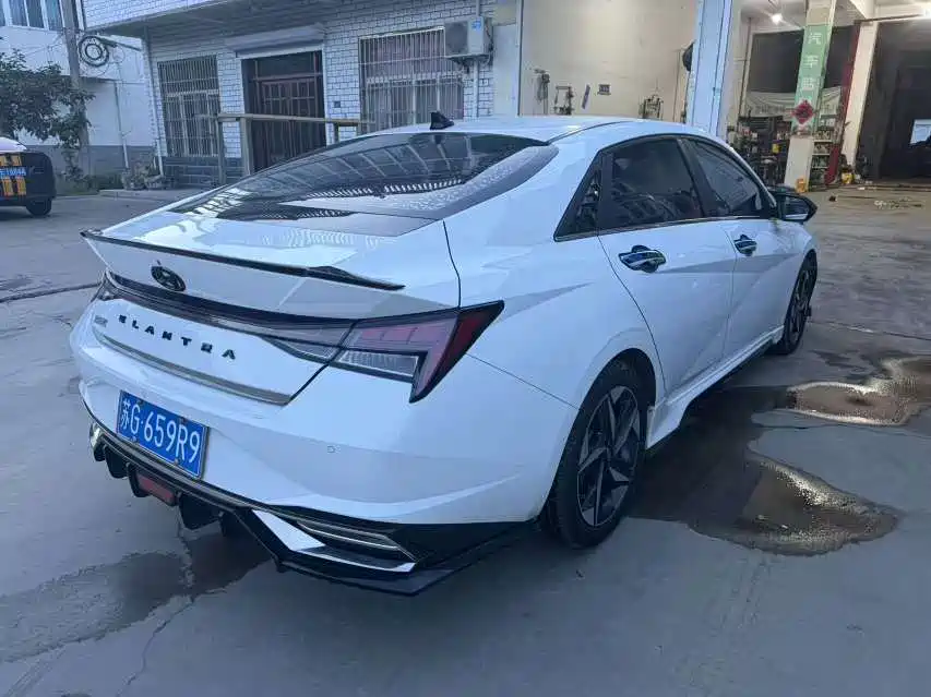 Hyundai Elantra 2022
