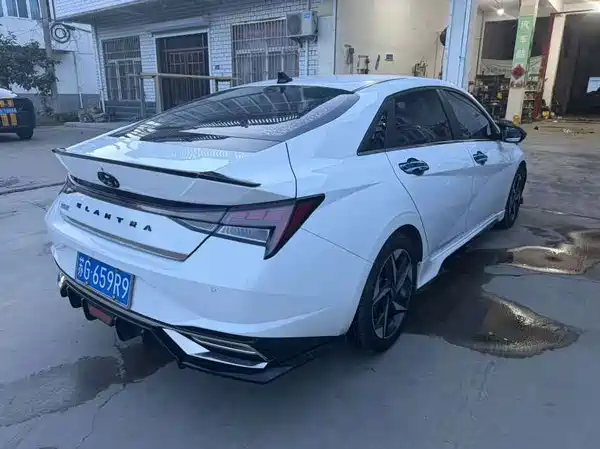 Hyundai Elantra 2022
