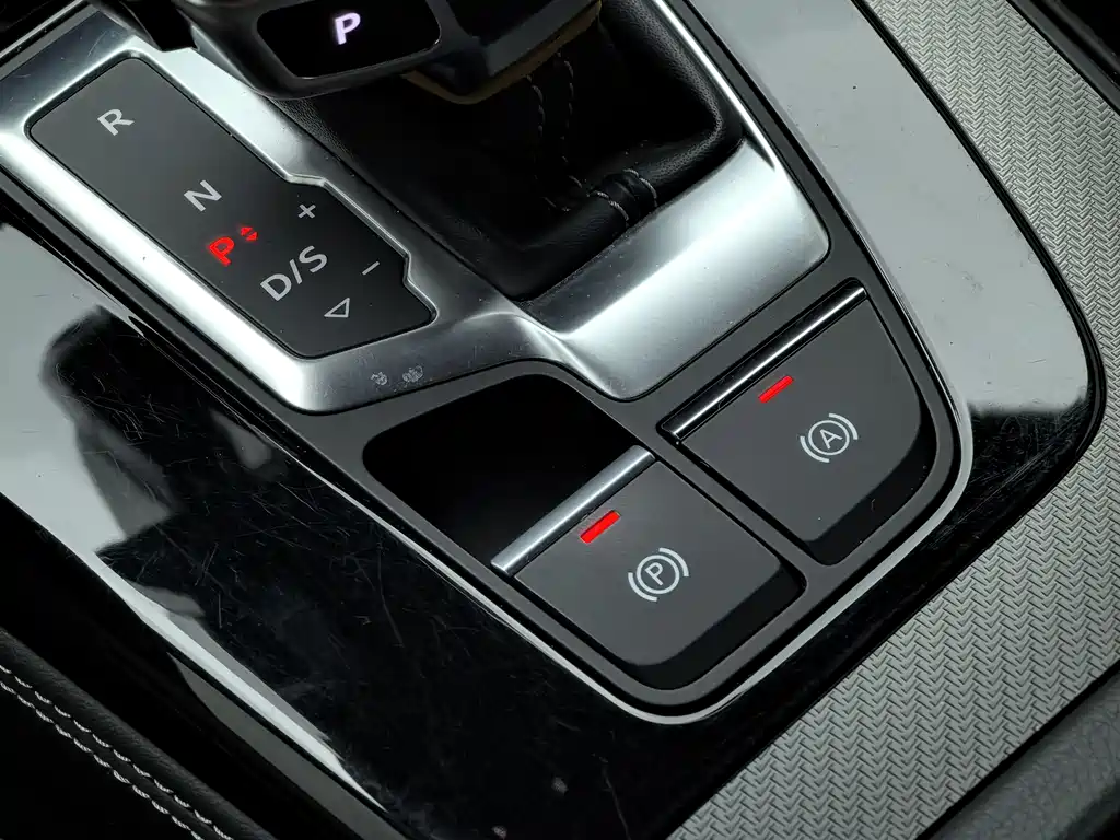 Audi Q5L Sportback 2022 — фото 18