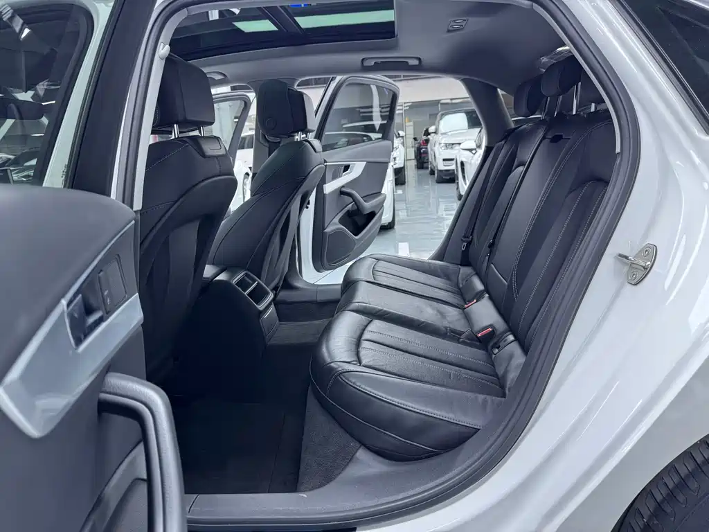Audi A4L 2022 — фото 15
