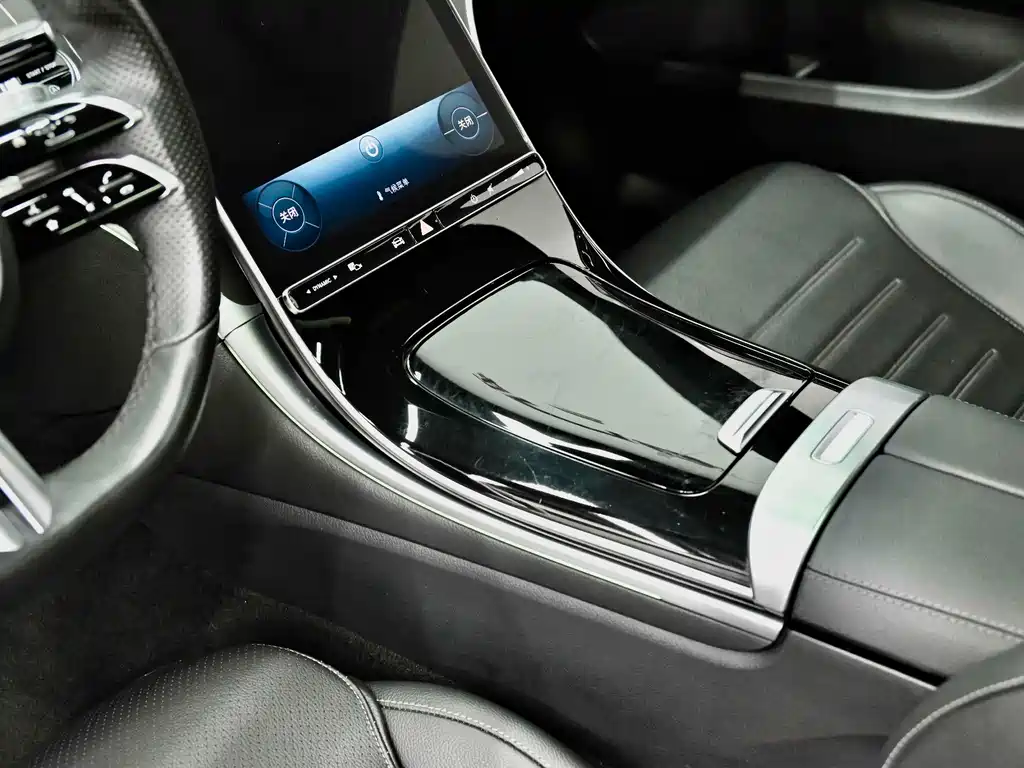 Mercedes-Benz C-Class 2024 — фото 19