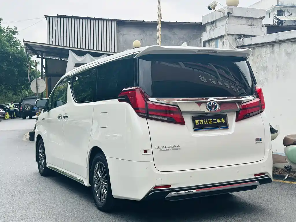 Toyota Alphard 2023 — фото 6