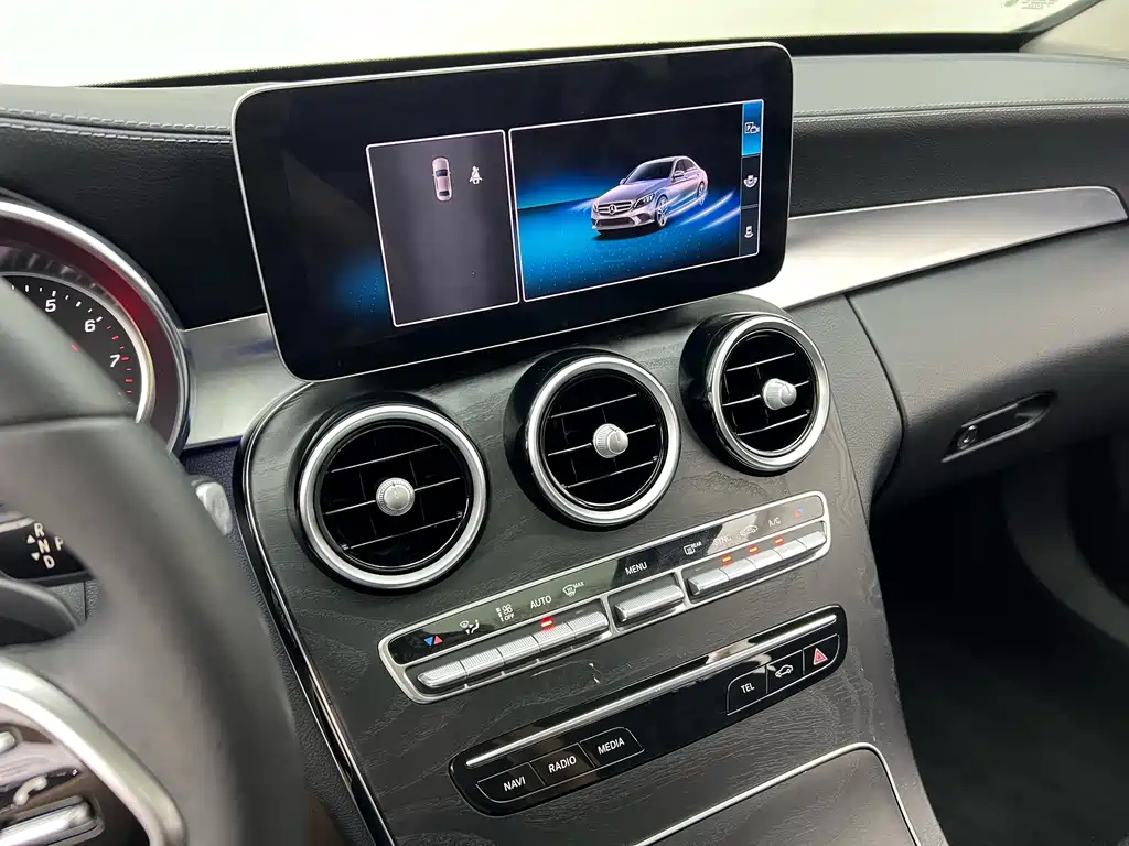 Mercedes-Benz C-Class 2018 — фото 18