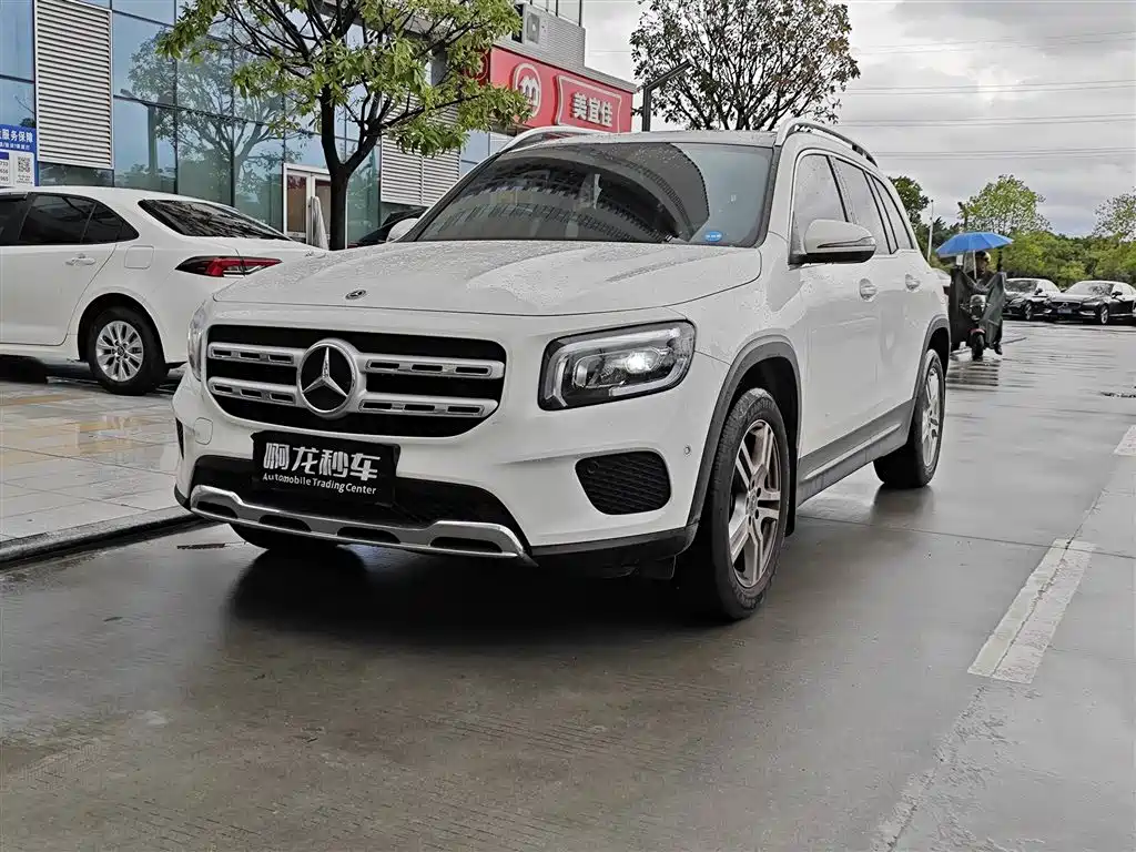 Mercedes-Benz GLB 2023