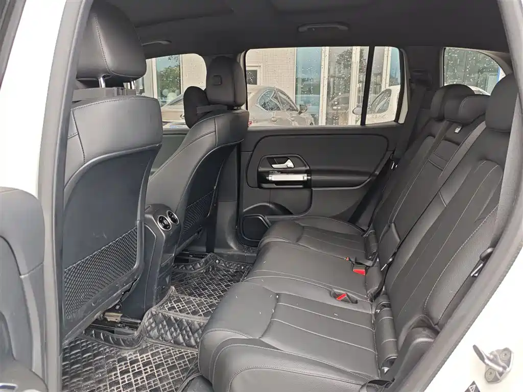 Mercedes-Benz GLB 2023