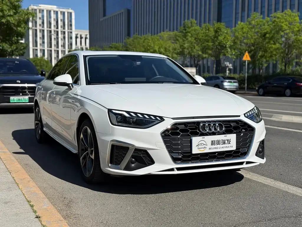 Audi A4L 2022 — фото 3