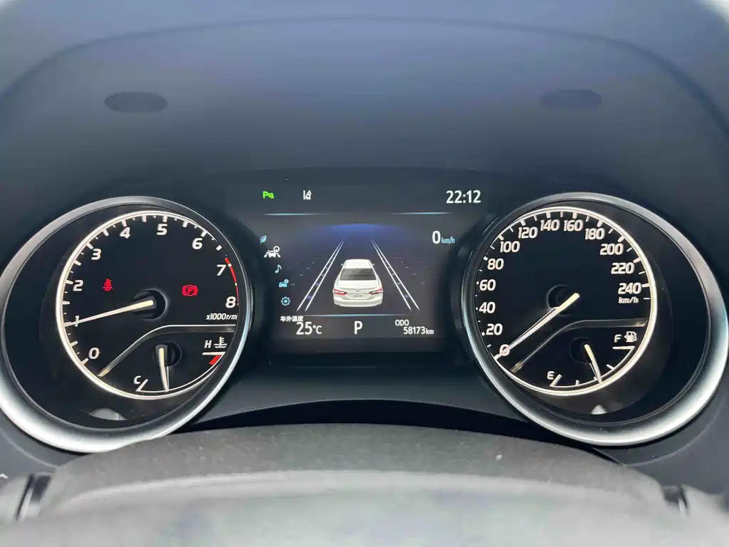 Toyota Camry 2023 — фото 10