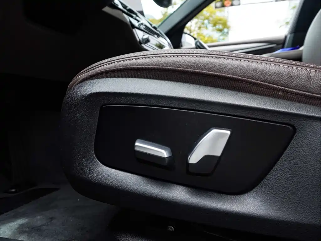 BMW 5 Series 2023 — фото 12