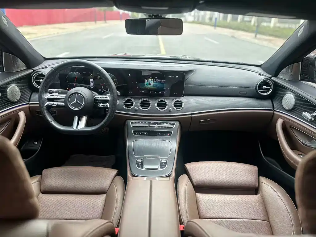 Mercedes-Benz E-Class 2022 — фото 4