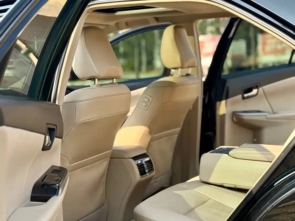 Toyota Camry 2014 — фото 12