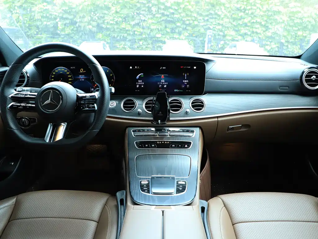 Mercedes-Benz E-Class 2021 — фото 26