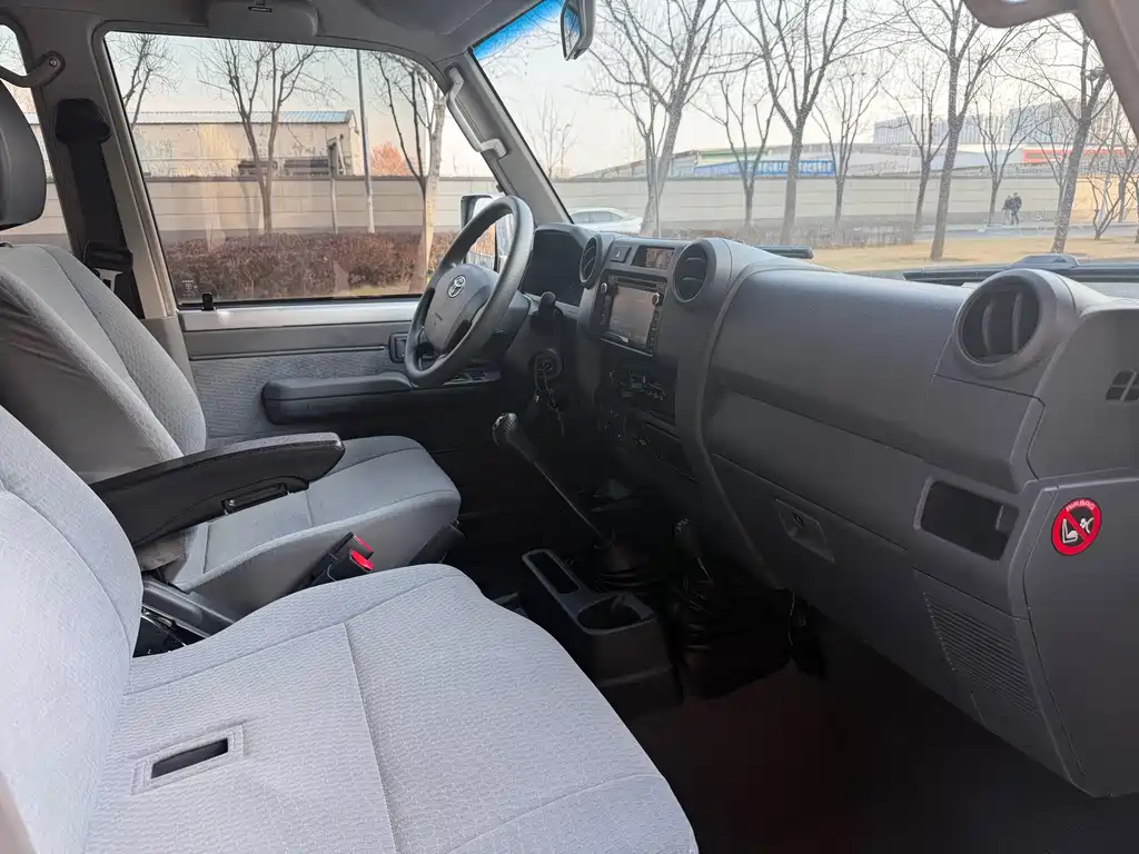 Toyota Land Cruiser 2019 — фото 10