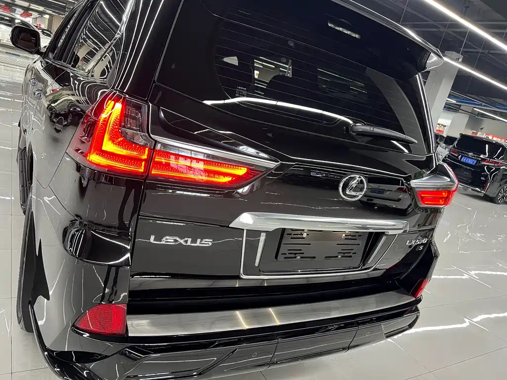 Lexus LX 2022 — фото 7