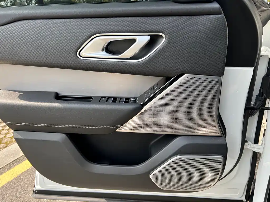 Land Rover Velar 2020 — фото 17