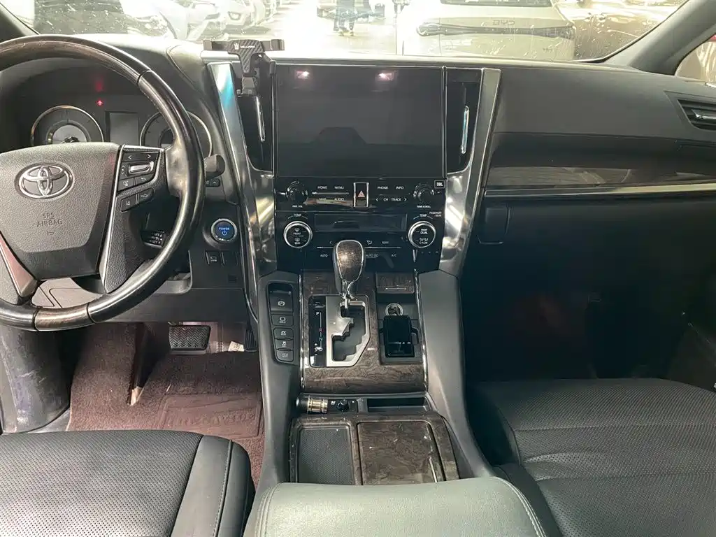 Toyota Vellfire 2022 — фото 11
