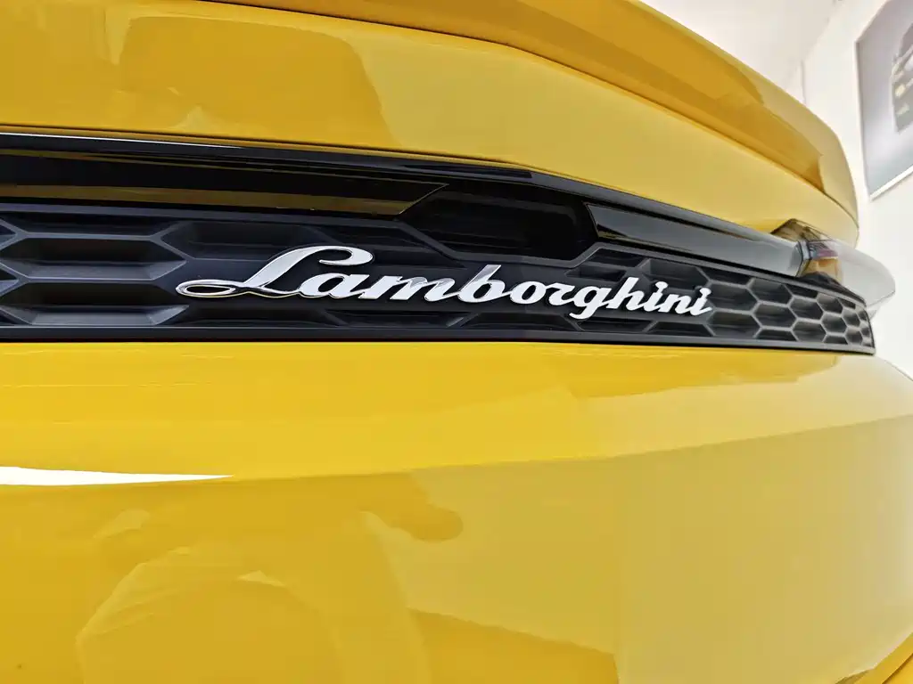 Lamborghini Urus SE 2026 — фото 14