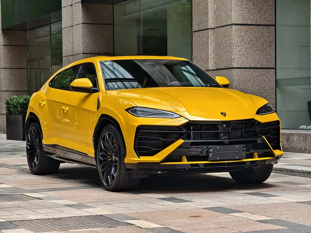 Lamborghini Urus SE 2026 — фото 1