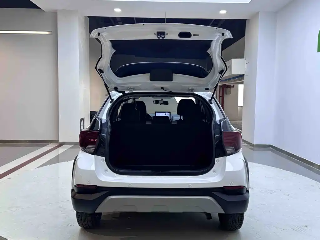 Toyota Yaris L 2023