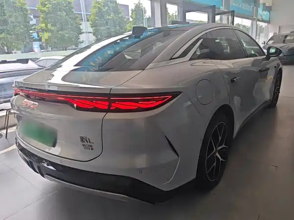 BYD Han L 2025