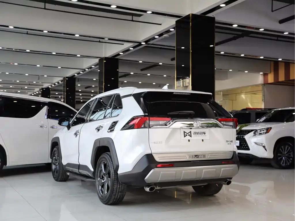 Toyota RAV4 2023 — фото 15