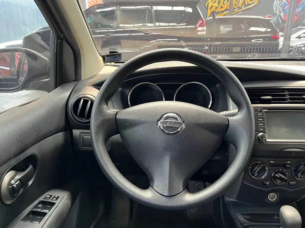 Nissan Livina 2013 — фото 12