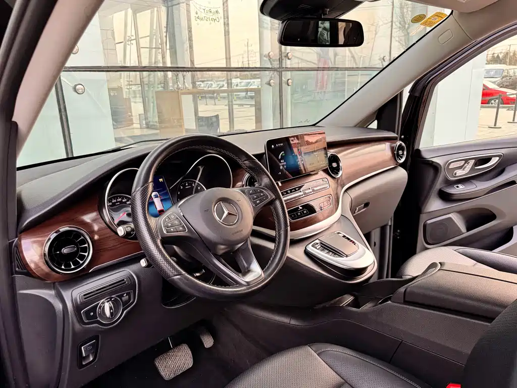 Mercedes-Benz V-Class 2020 — фото 10