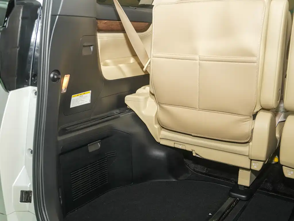 Toyota Alphard 2017 — фото 29