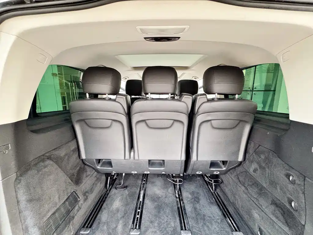 Mercedes-Benz V-Class 2020 — фото 17