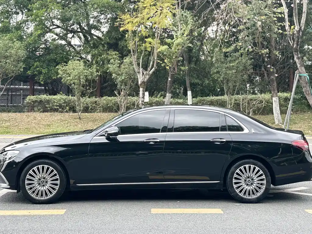 Mercedes-Benz E-Class 2022 — фото 4