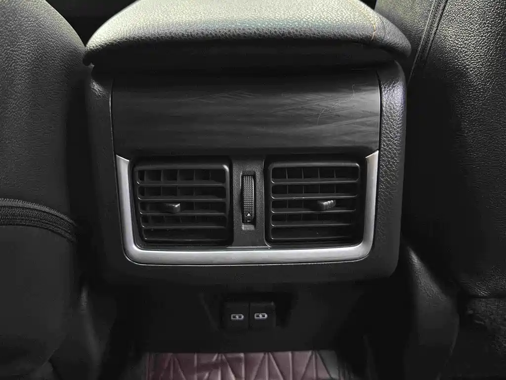 Toyota Camry 2023 — фото 8