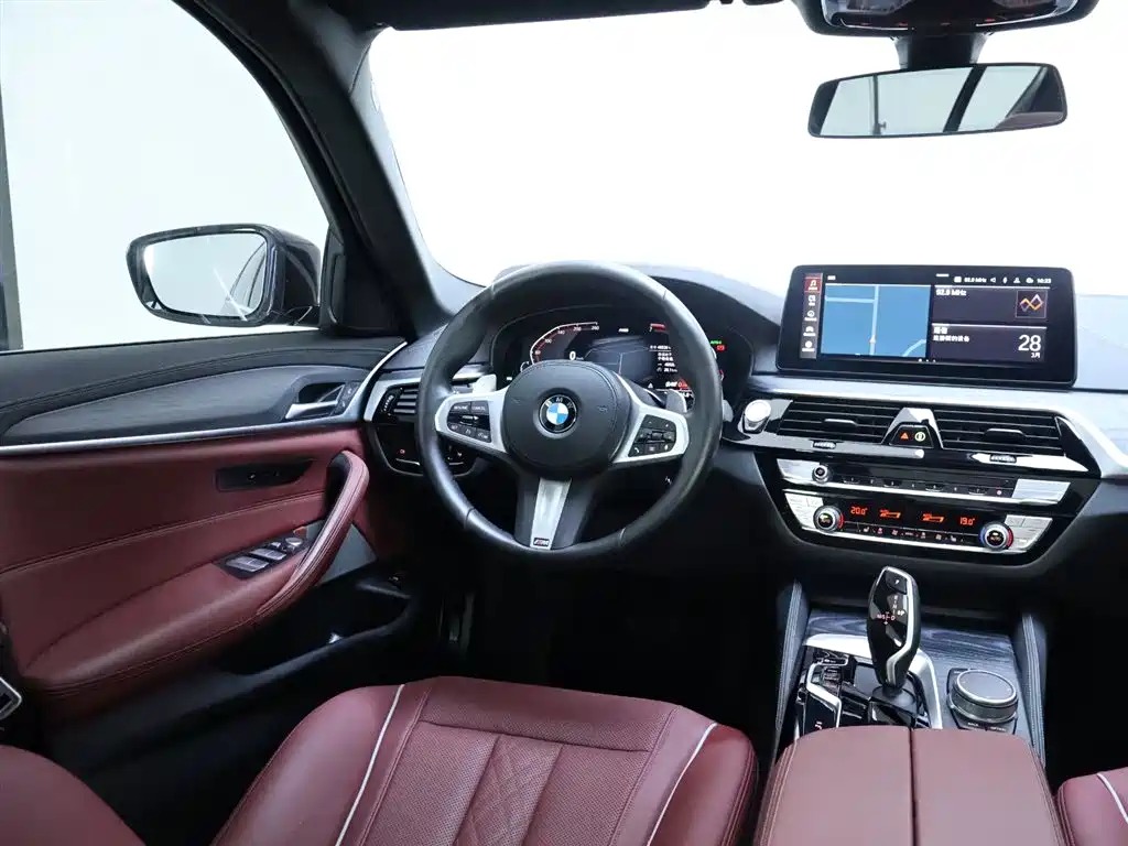 BMW 5 Series 2021 — фото 14