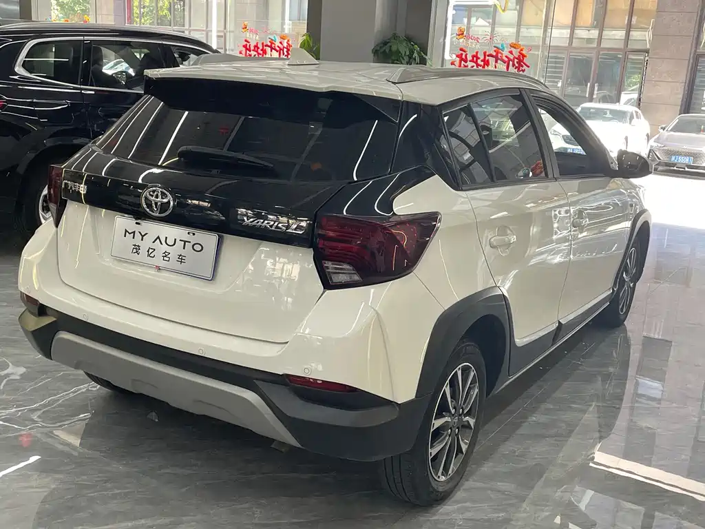 Toyota Yaris L 2022 — фото 11
