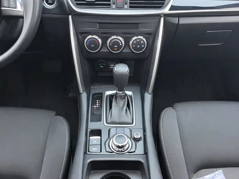 Mazda CX-4 2017 — фото 16