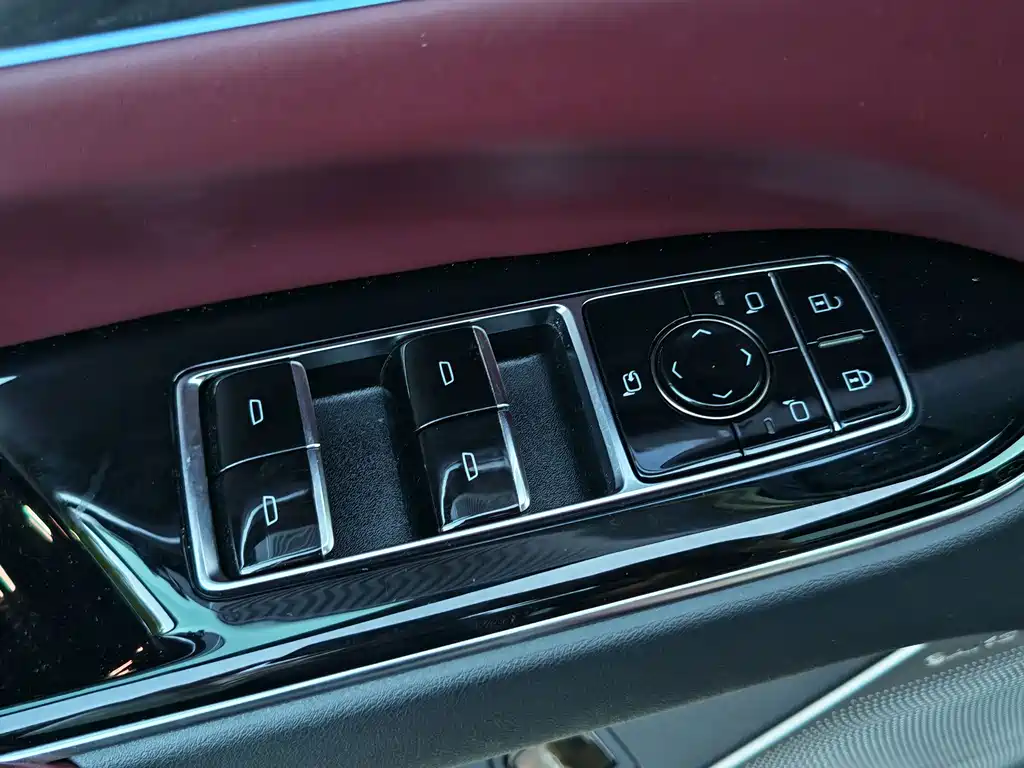 Cadillac XT5 2025 — фото 16