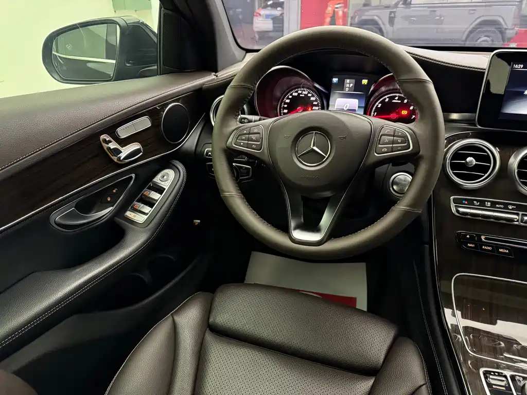 Mercedes-Benz GLC 2016 — фото 10